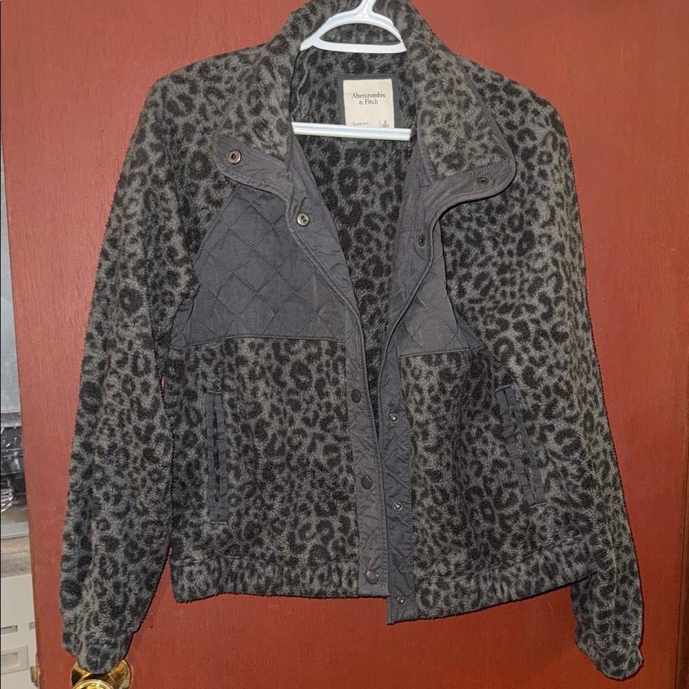 Abercrombie&Fitch Black and Gray Leopard Teddy sweater